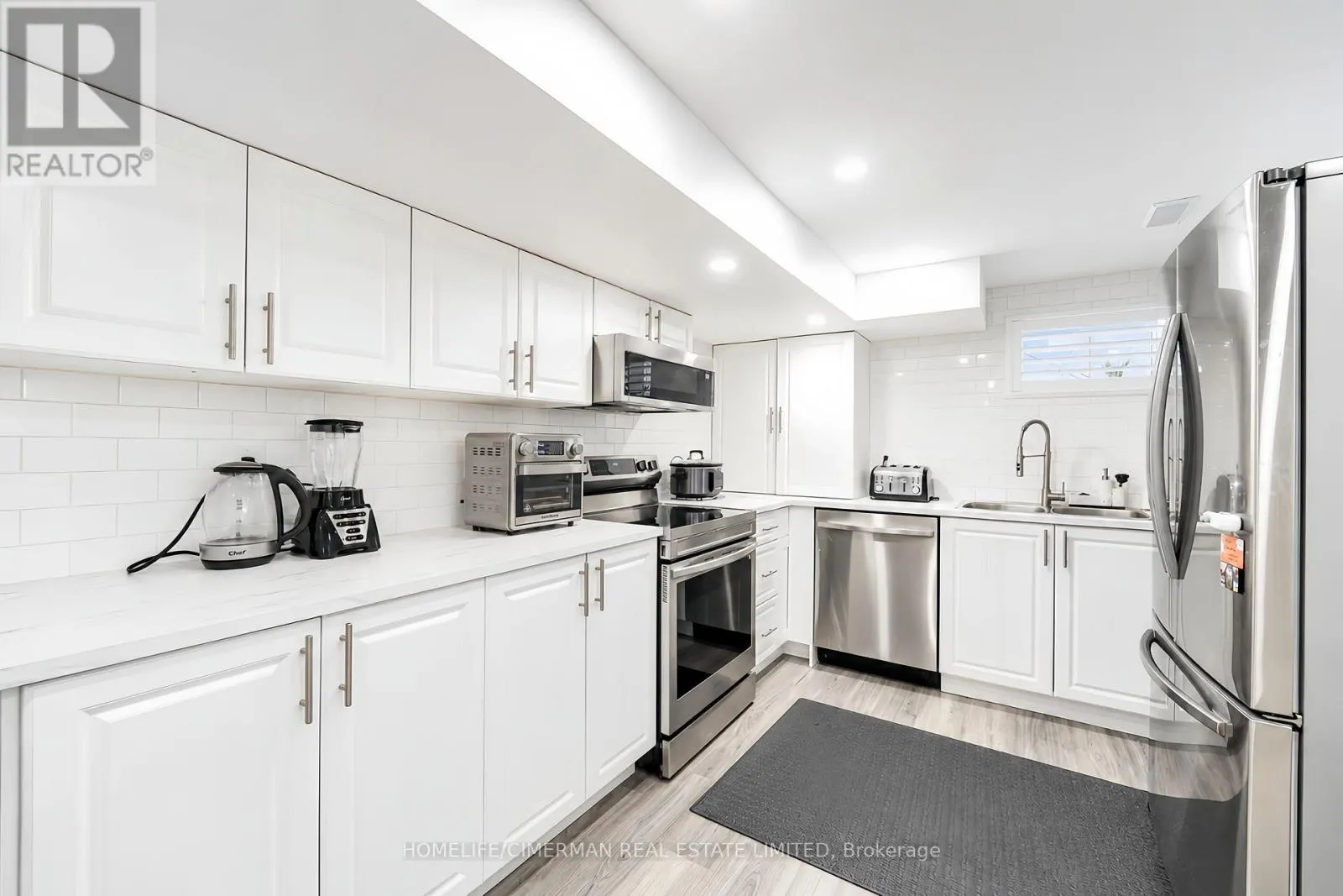 20 LAWRENCE CRESCENT