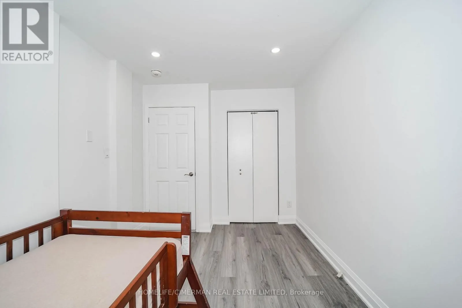 20 LAWRENCE CRESCENT