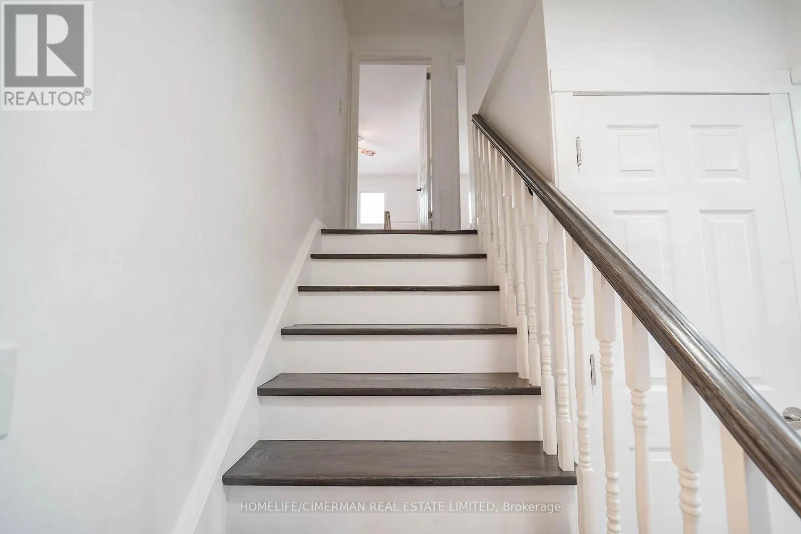 20 LAWRENCE CRESCENT