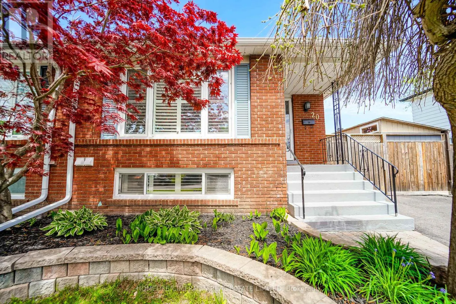 20 LAWRENCE CRESCENT