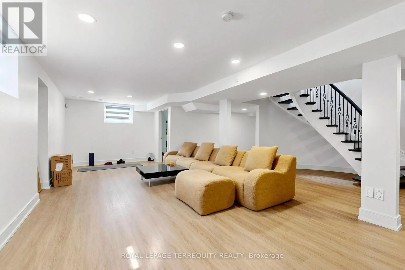 10 ROBERSON DRIVE