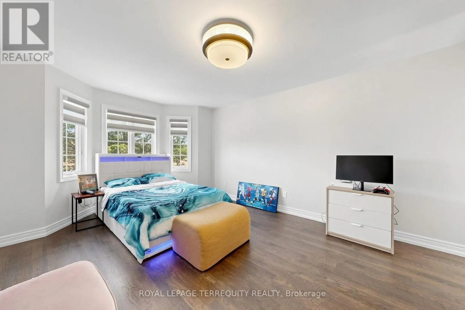 10 ROBERSON DRIVE