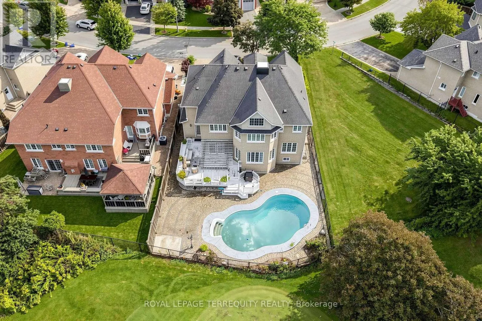 10 ROBERSON DRIVE