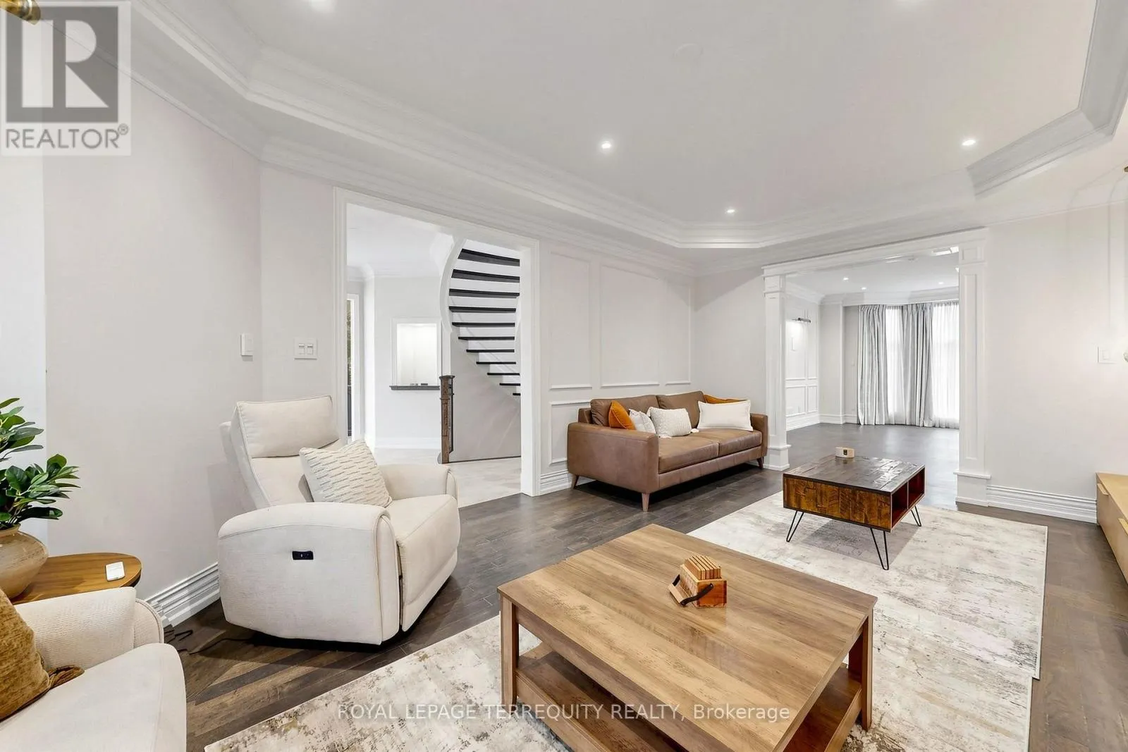 10 ROBERSON DRIVE