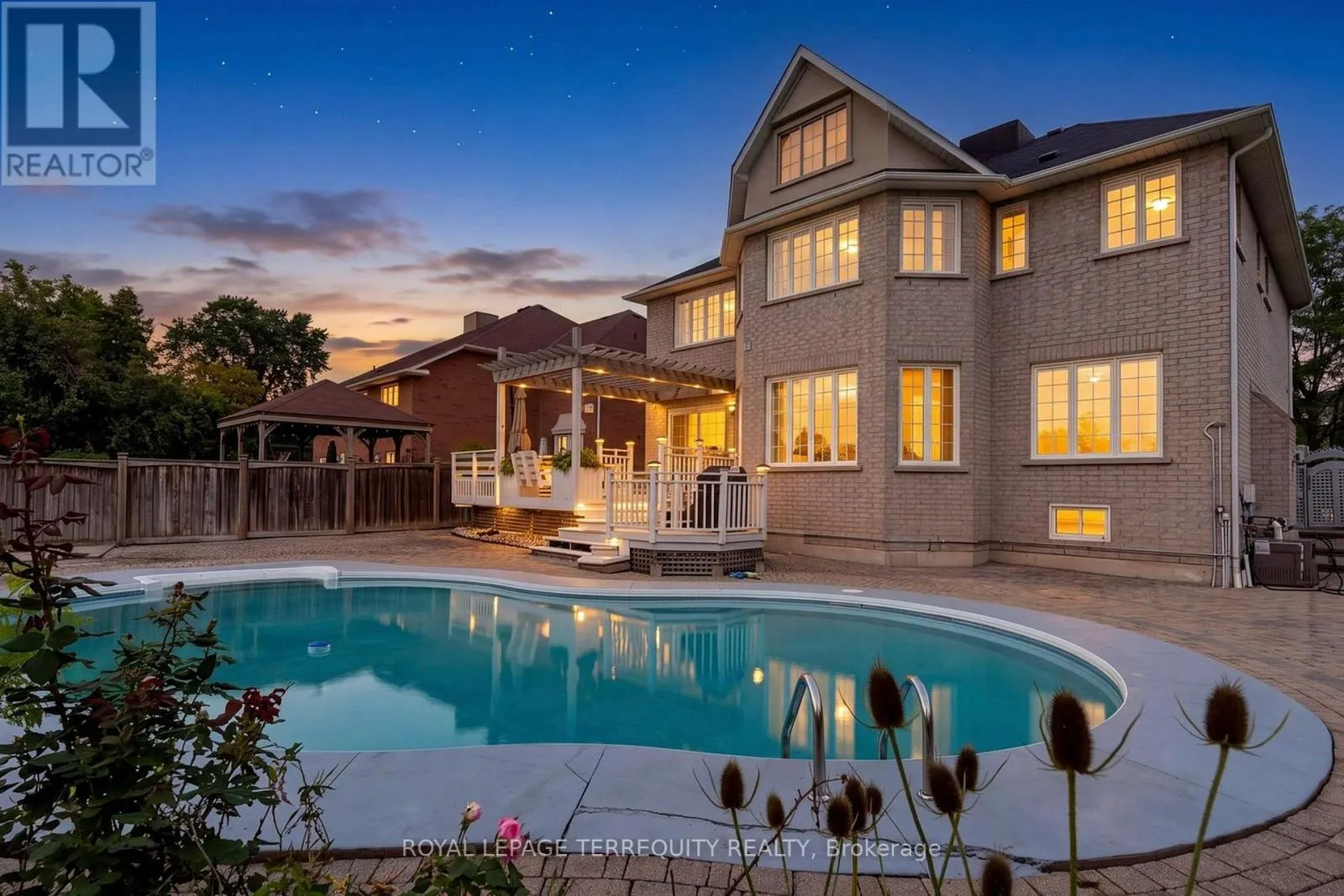 10 ROBERSON DRIVE