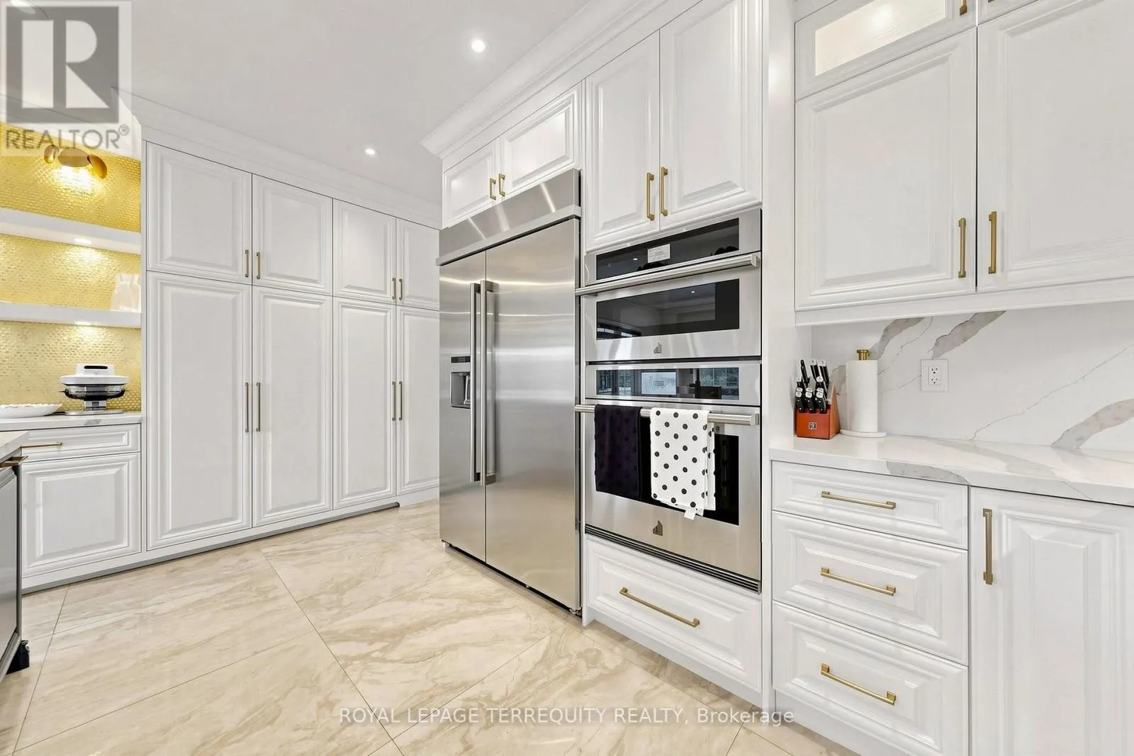 10 ROBERSON DRIVE