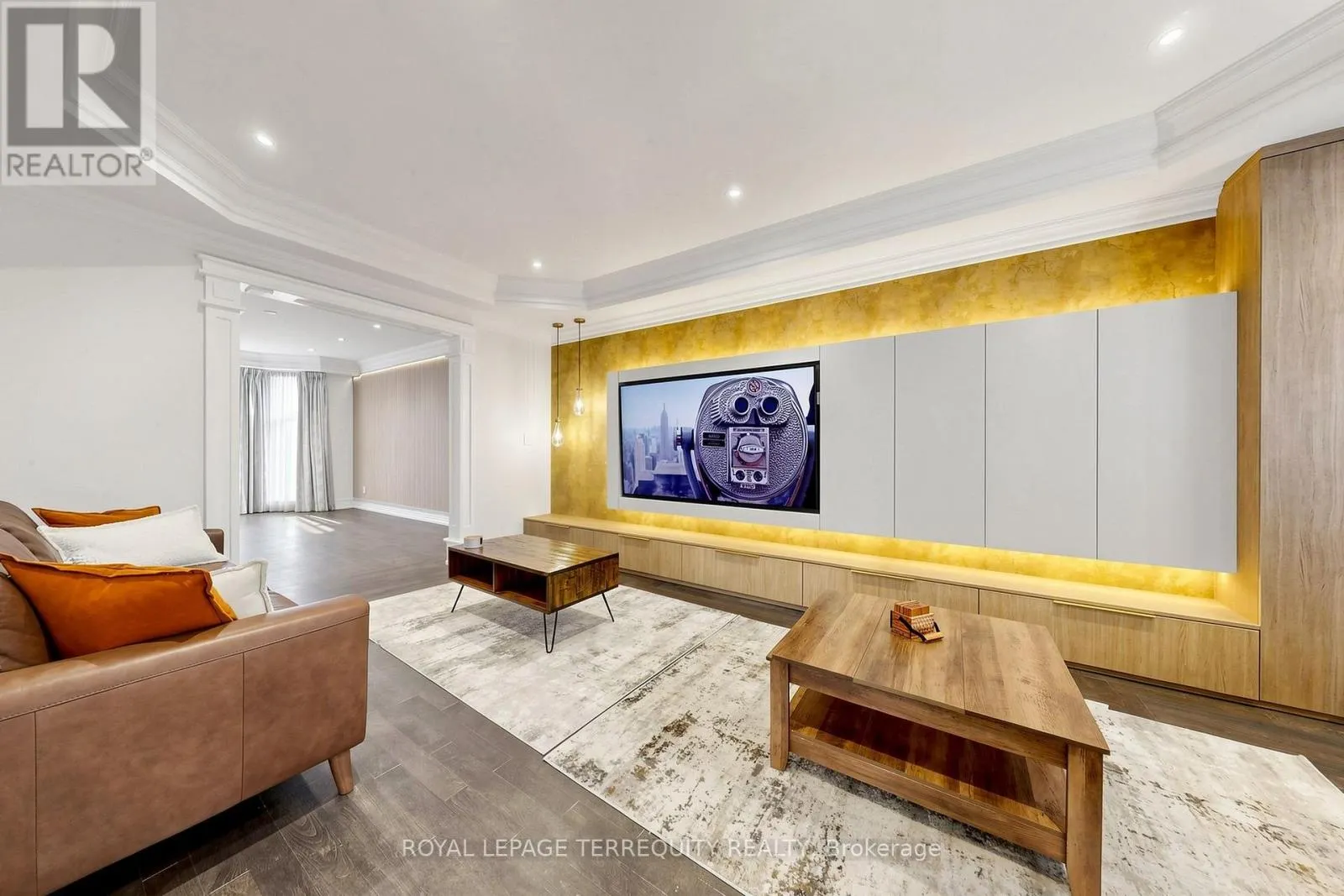 10 ROBERSON DRIVE