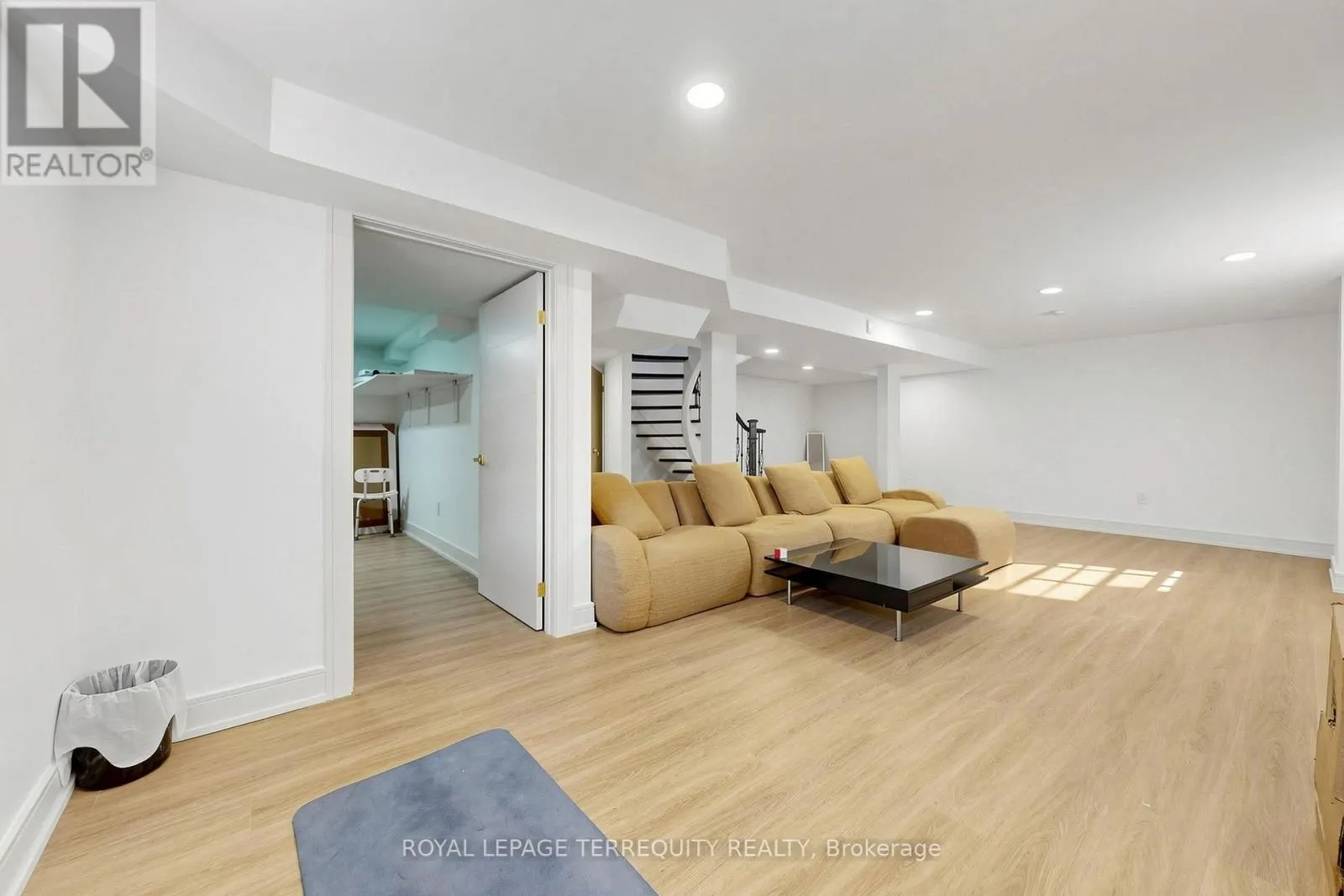 10 ROBERSON DRIVE