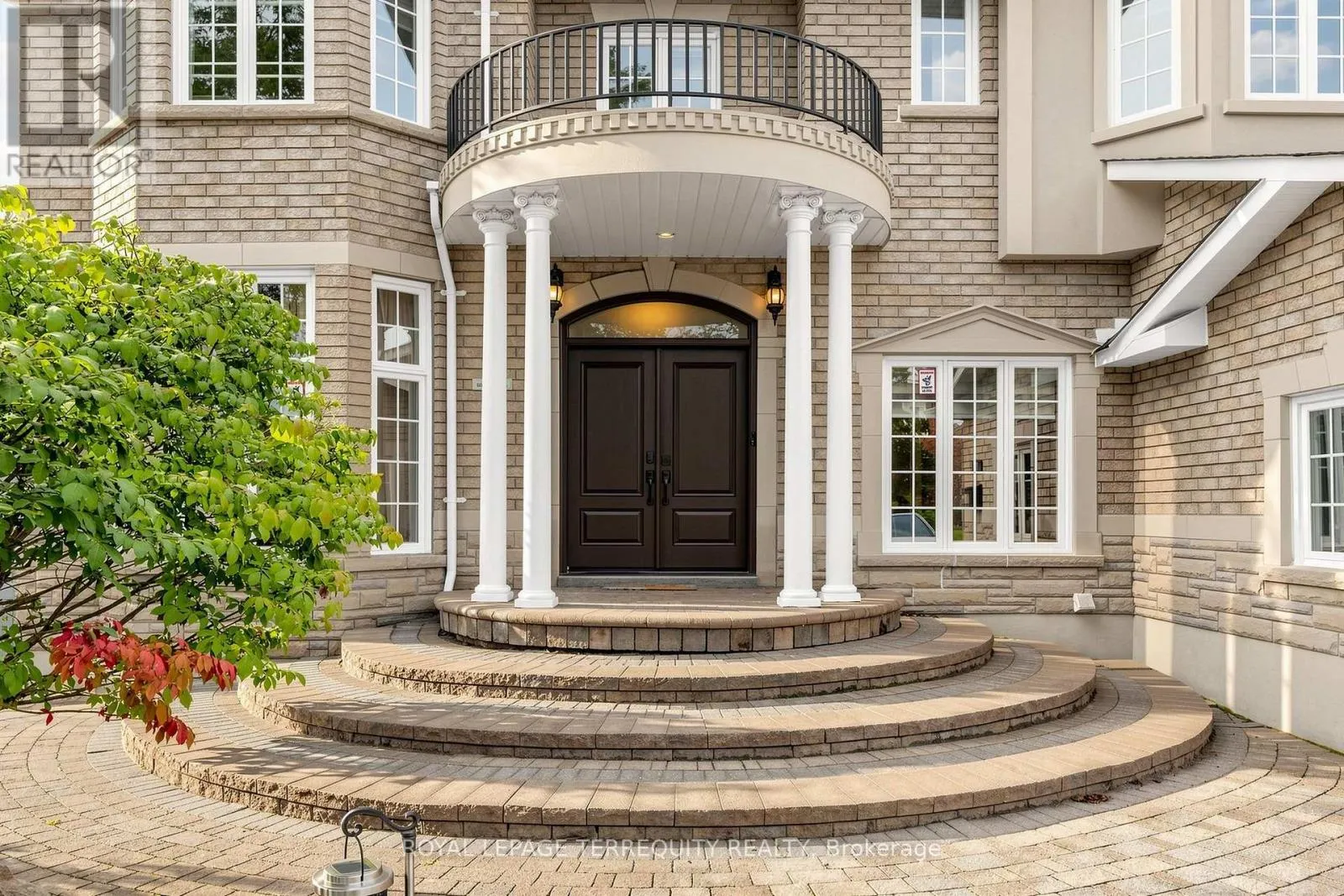 10 ROBERSON DRIVE
