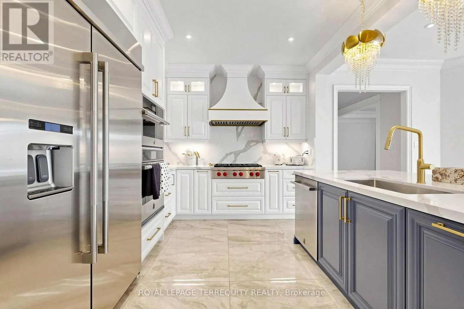 10 ROBERSON DRIVE