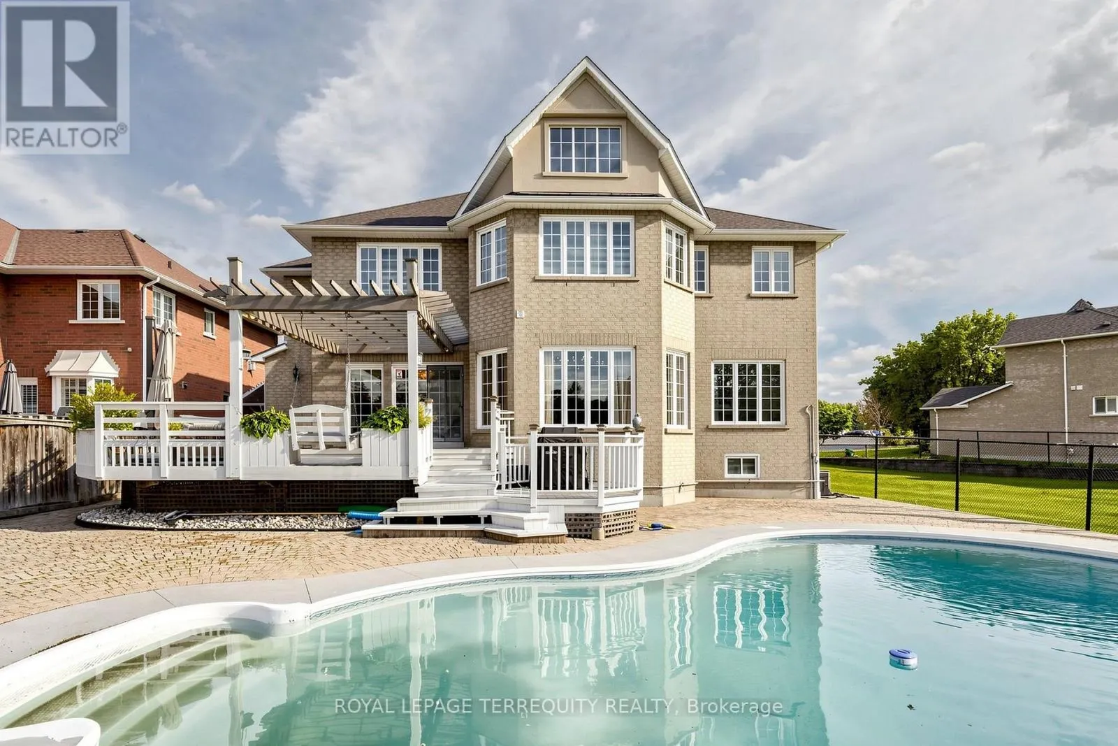 10 ROBERSON DRIVE