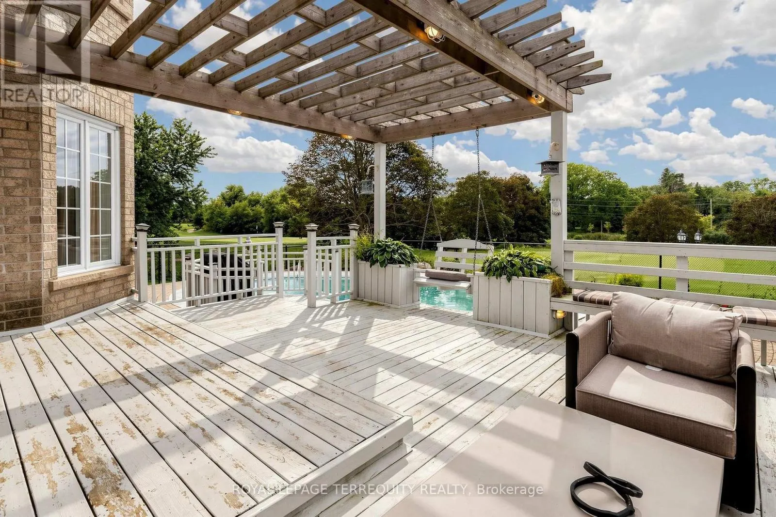 10 ROBERSON DRIVE