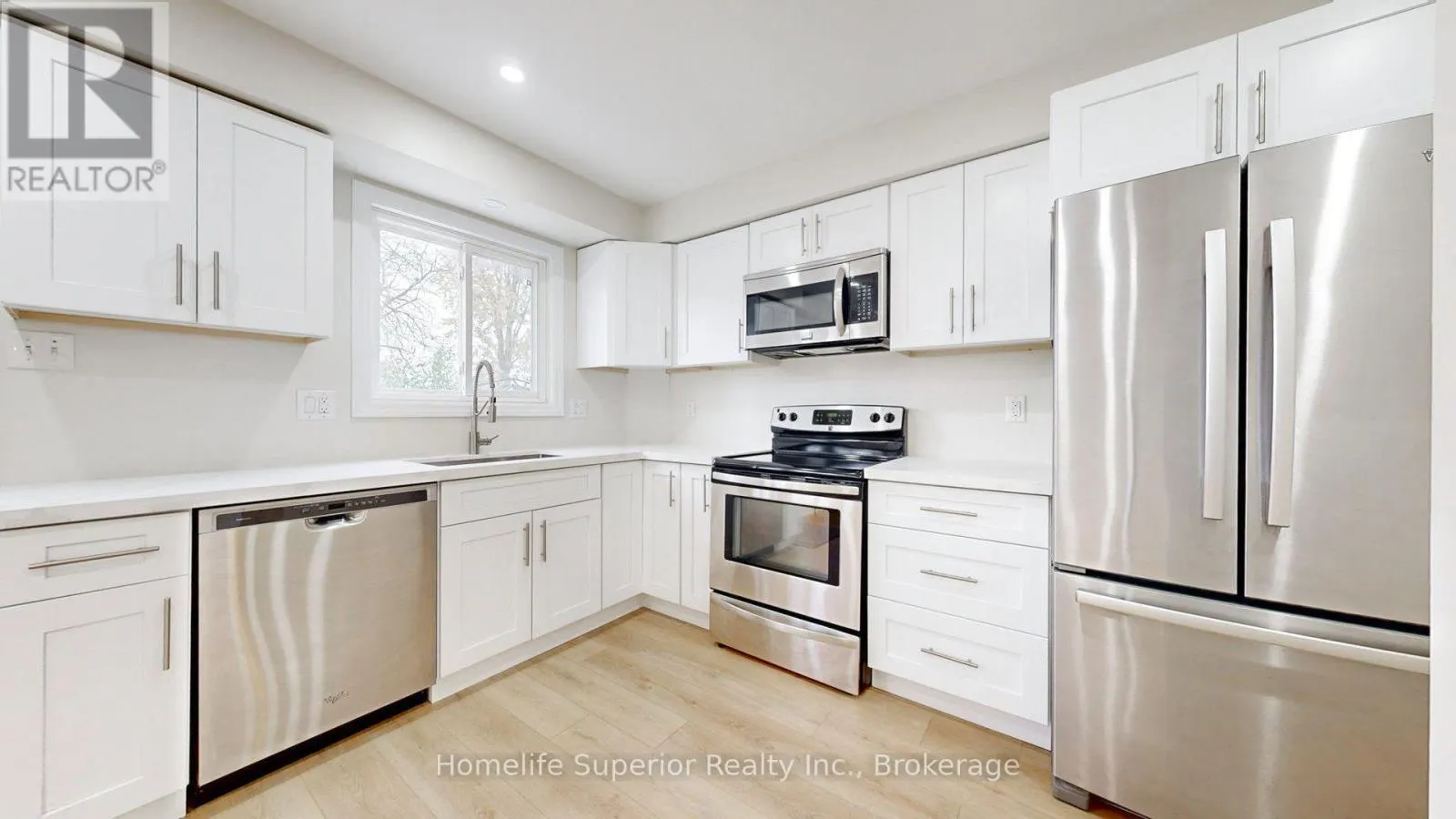 380 VANCOUVER CRESCENT