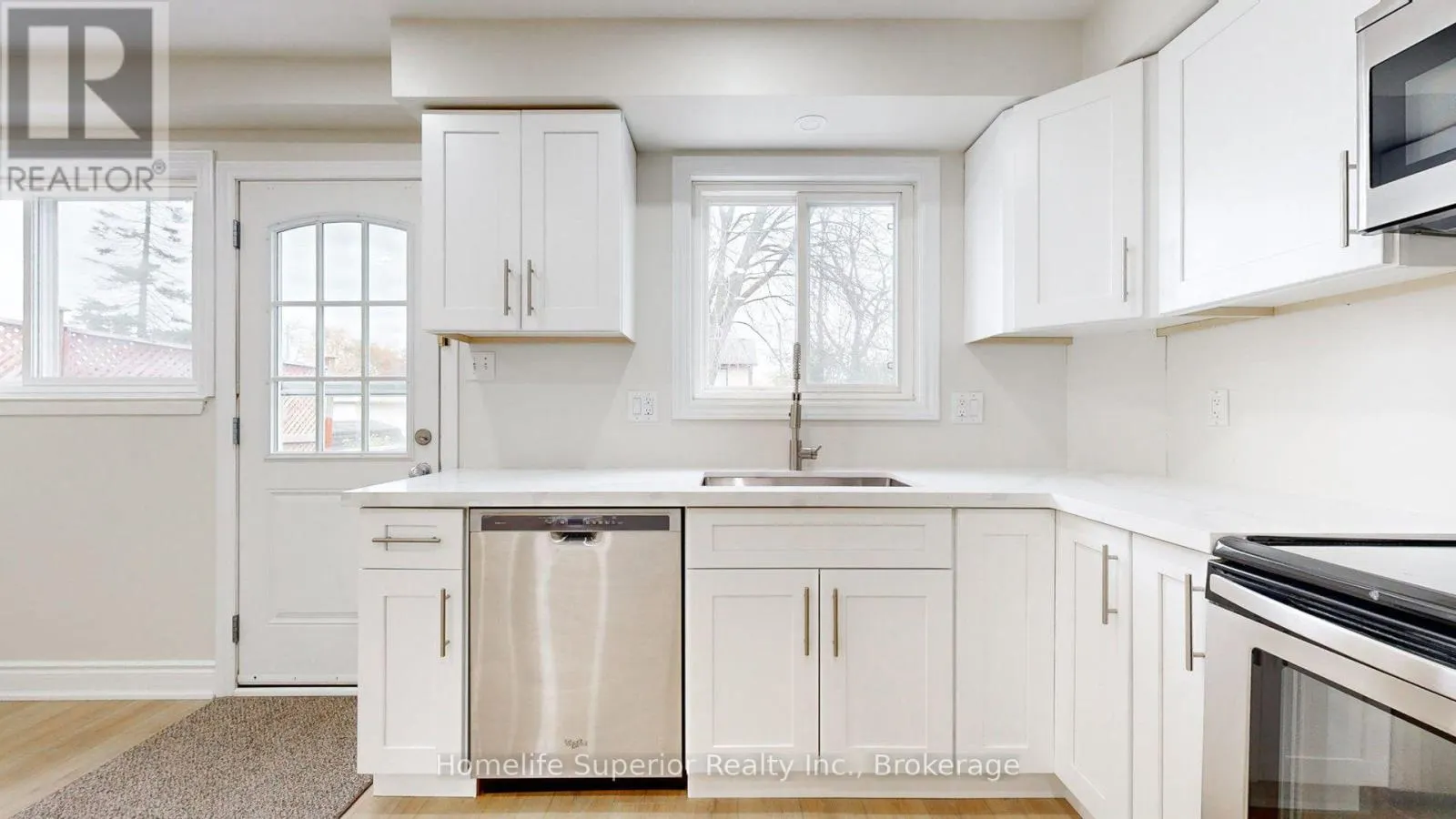 380 VANCOUVER CRESCENT