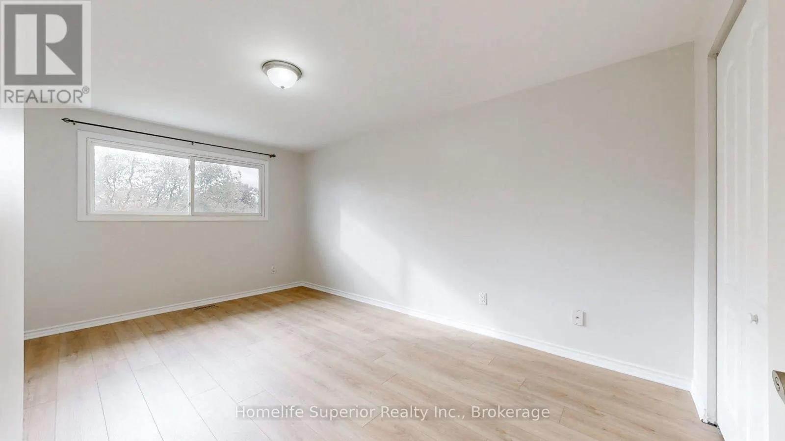 380 VANCOUVER CRESCENT