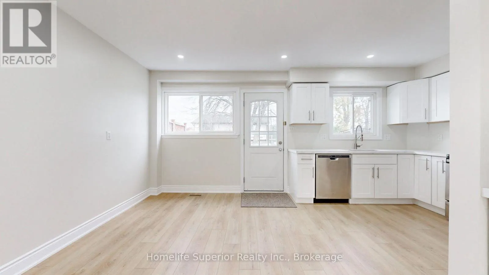 380 VANCOUVER CRESCENT