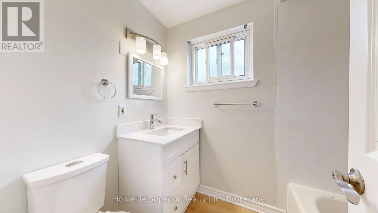 380 VANCOUVER CRESCENT