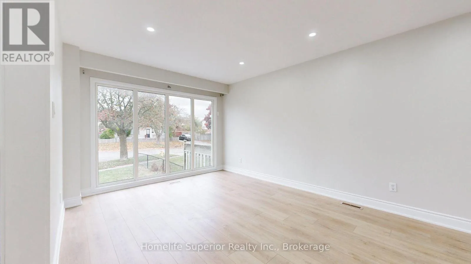 380 VANCOUVER CRESCENT