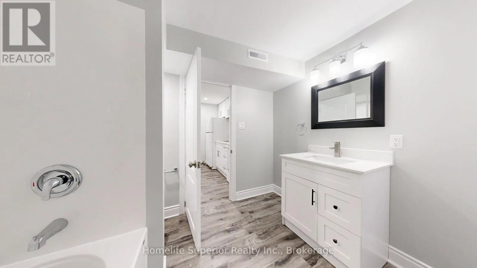380 VANCOUVER CRESCENT