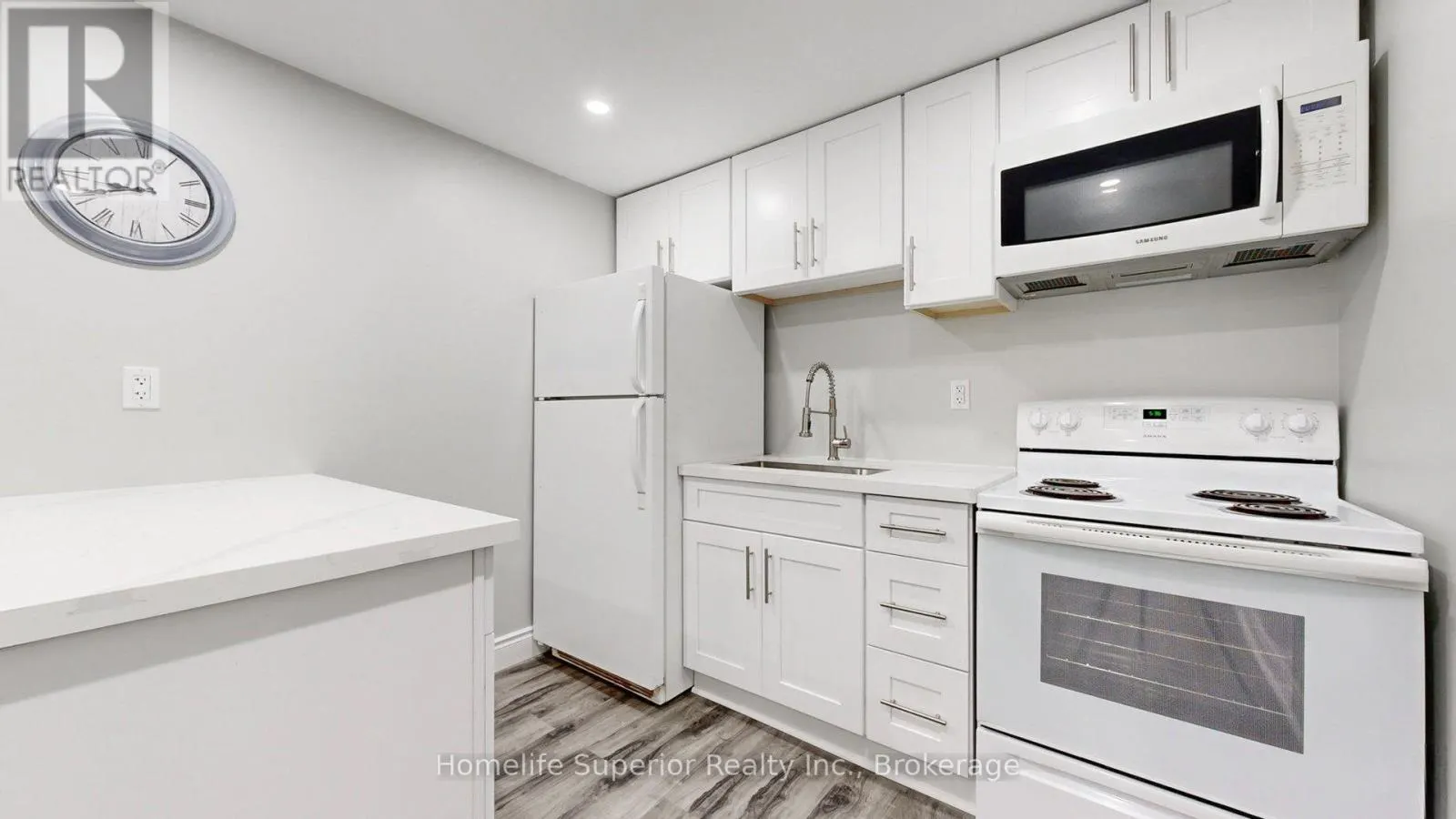 380 VANCOUVER CRESCENT