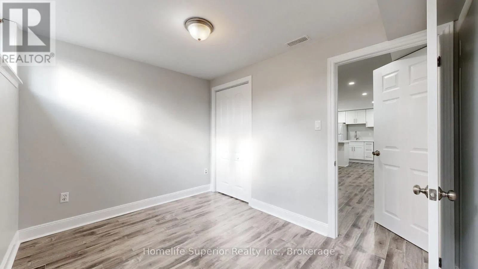 380 VANCOUVER CRESCENT