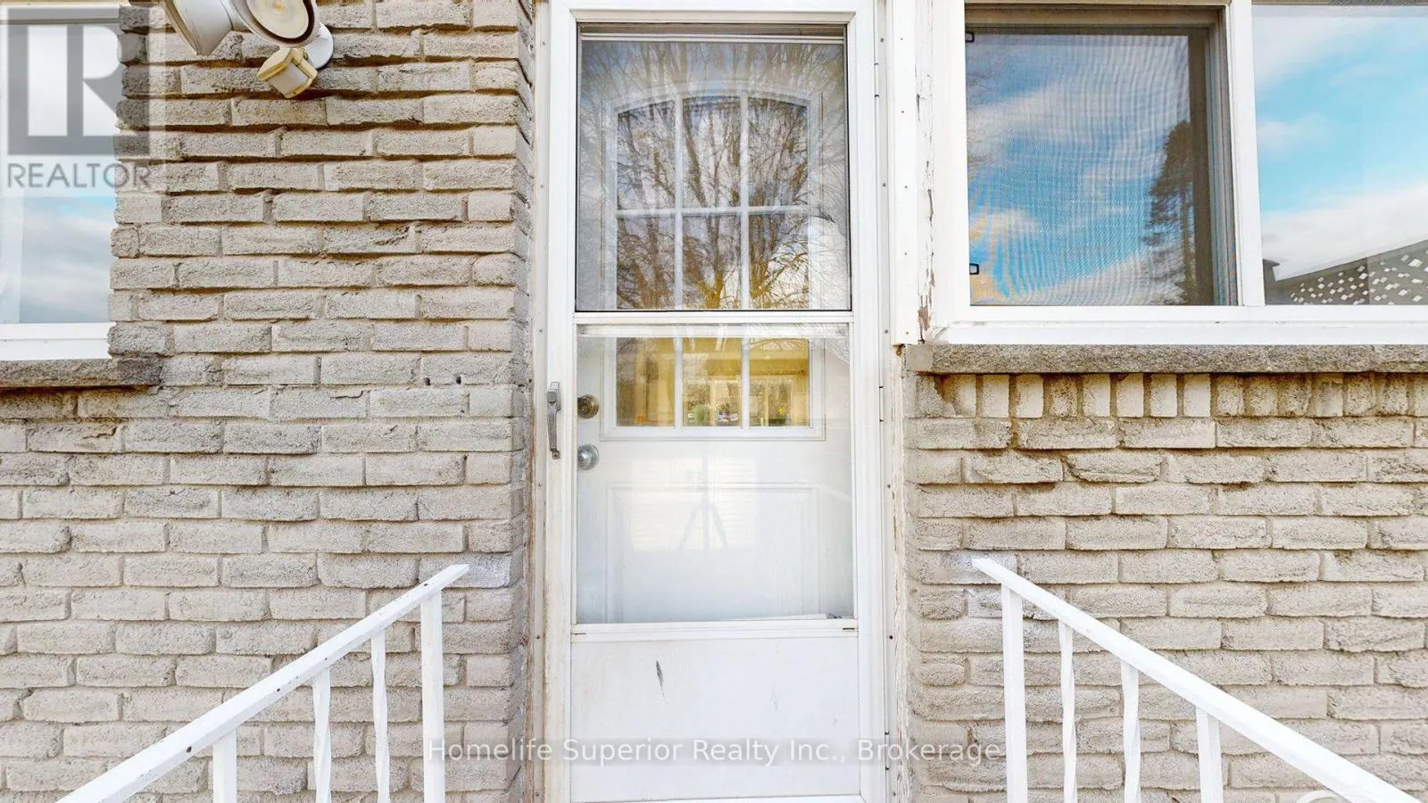 380 VANCOUVER CRESCENT