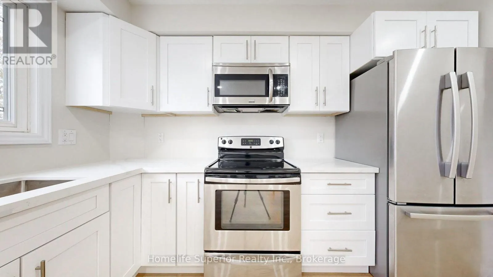 380 VANCOUVER CRESCENT