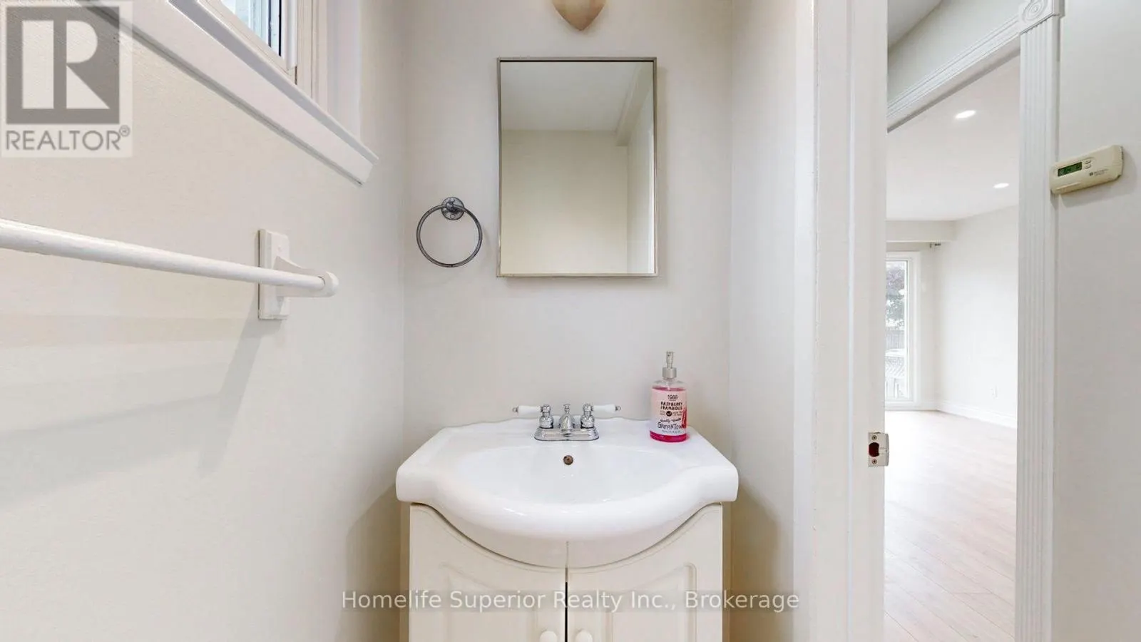 380 VANCOUVER CRESCENT
