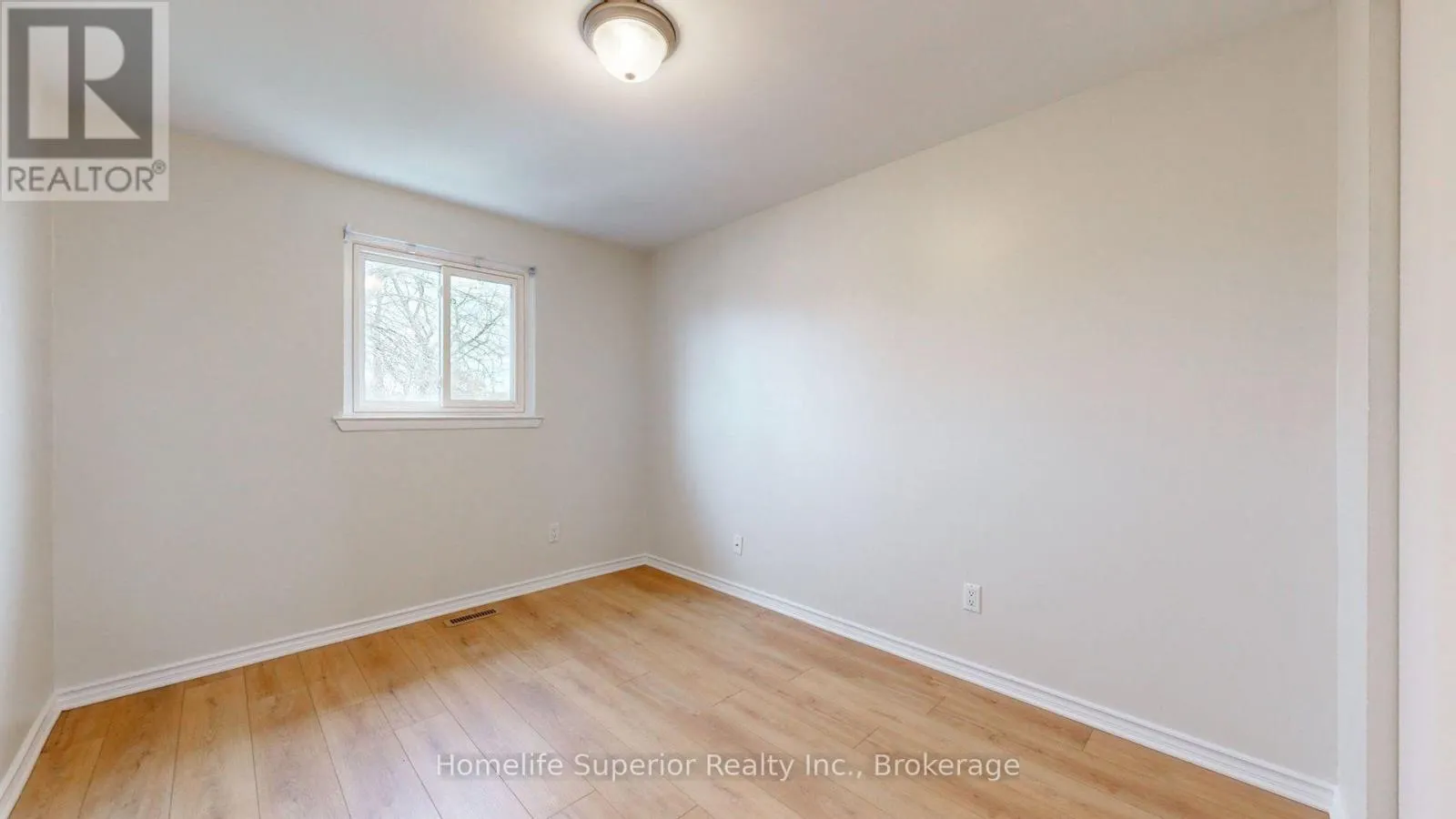 380 VANCOUVER CRESCENT