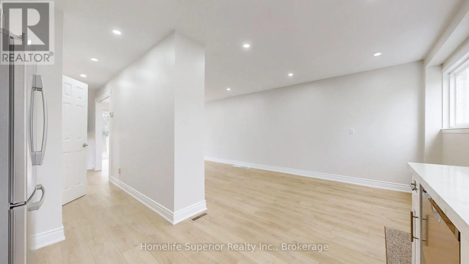 380 VANCOUVER CRESCENT