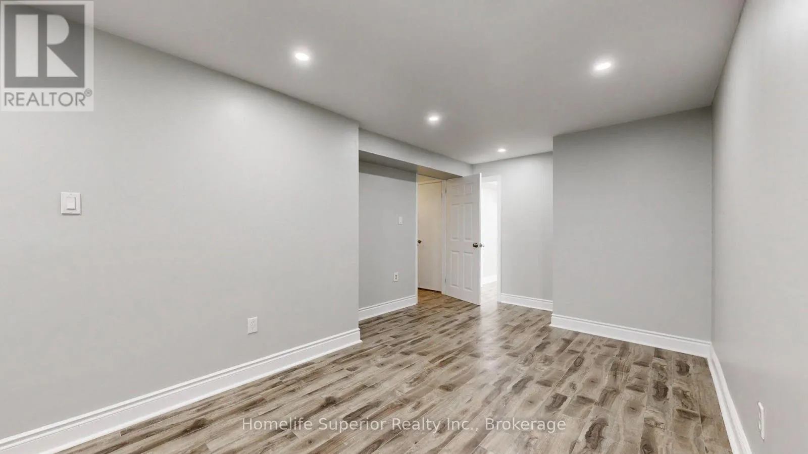 380 VANCOUVER CRESCENT