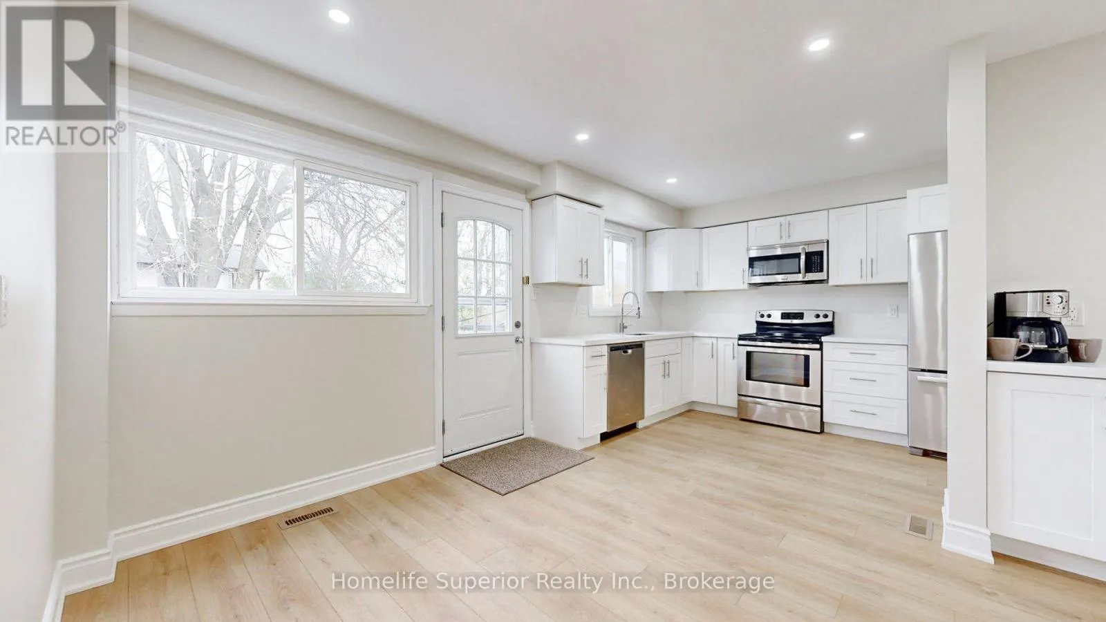 380 VANCOUVER CRESCENT
