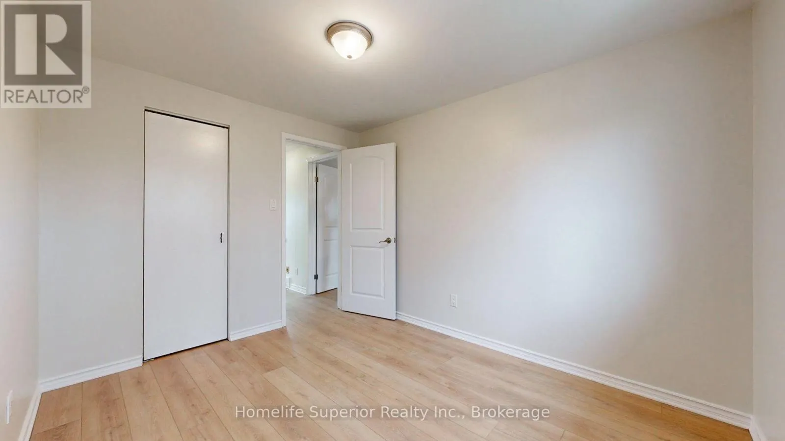 380 VANCOUVER CRESCENT