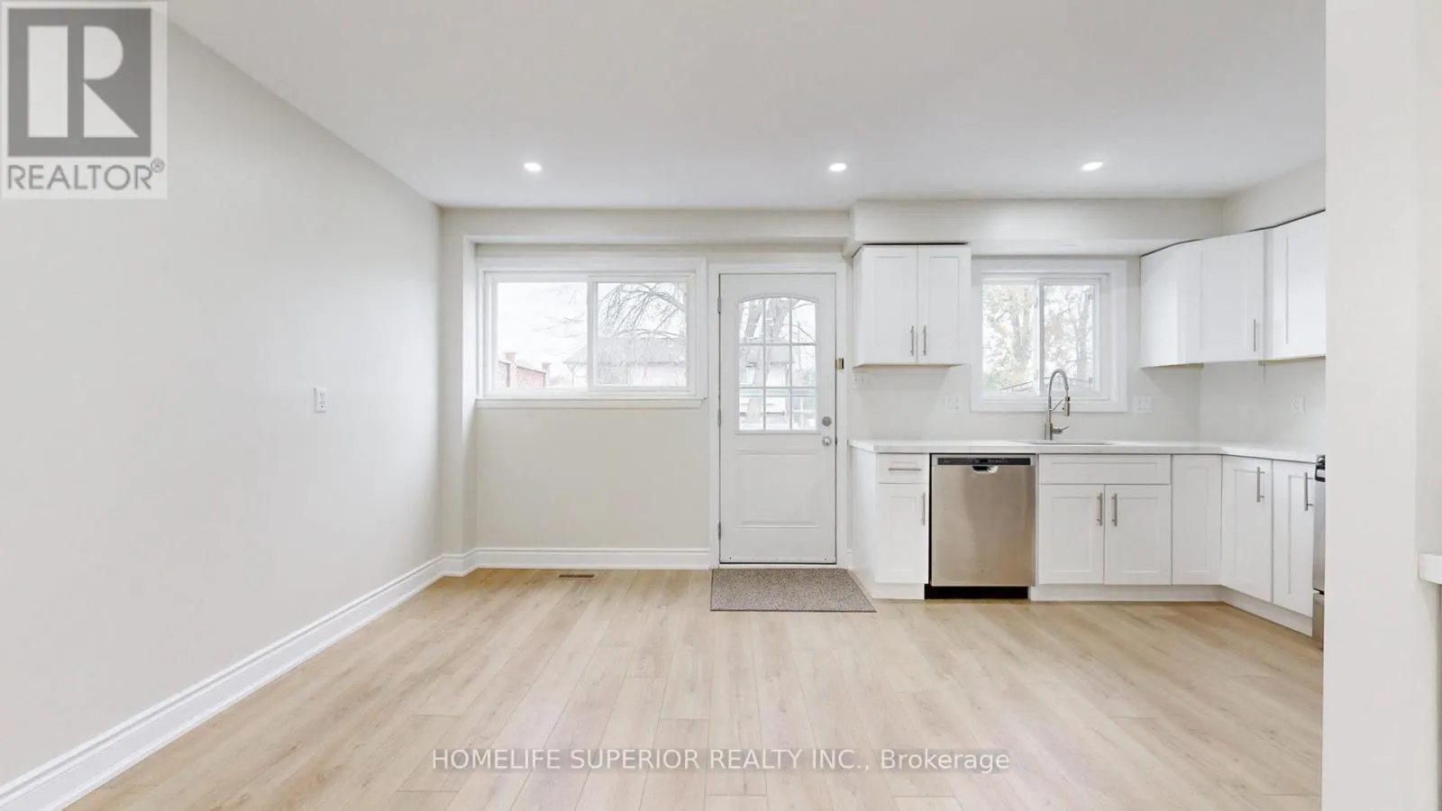 380 VANCOUVER CRESCENT