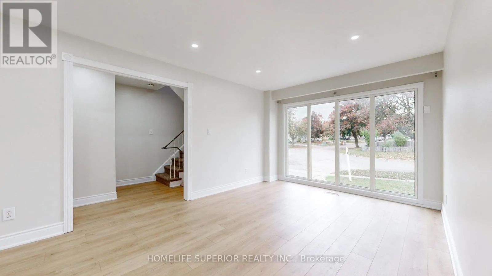 380 VANCOUVER CRESCENT