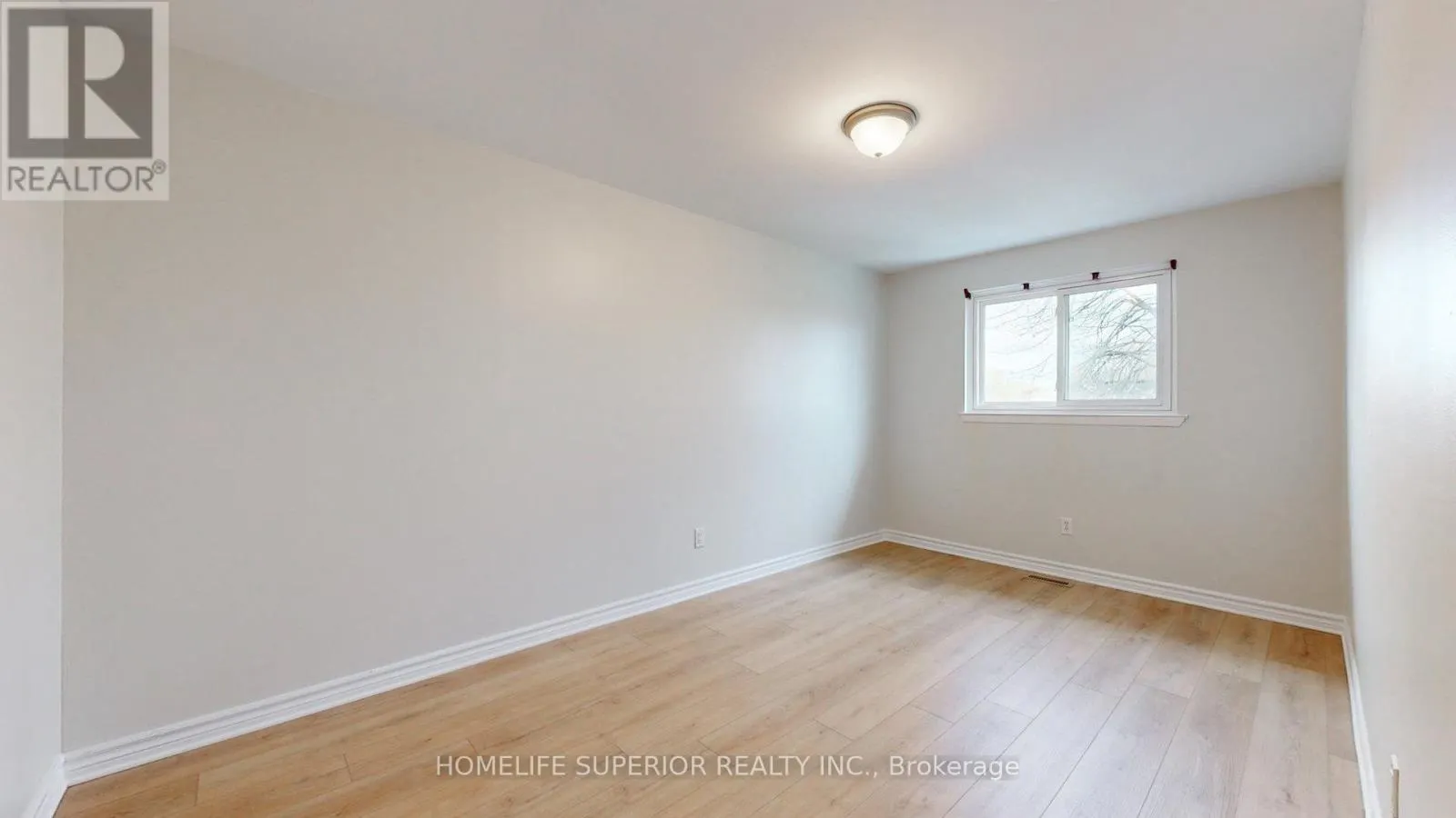 380 VANCOUVER CRESCENT