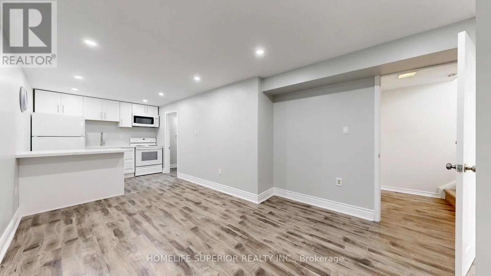 380 VANCOUVER CRESCENT