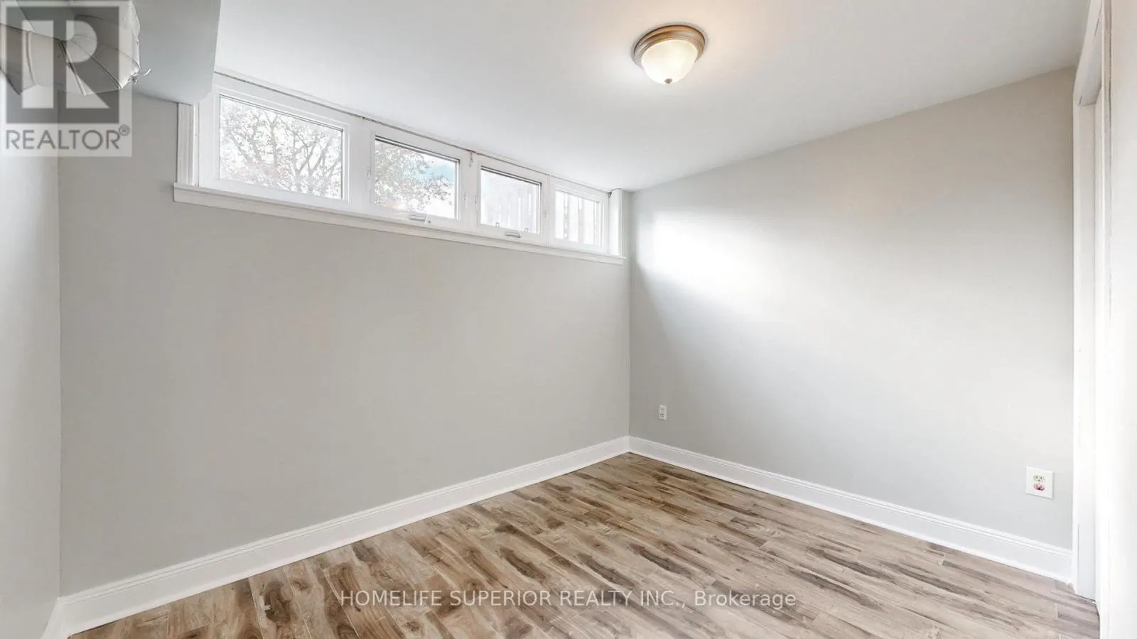 380 VANCOUVER CRESCENT