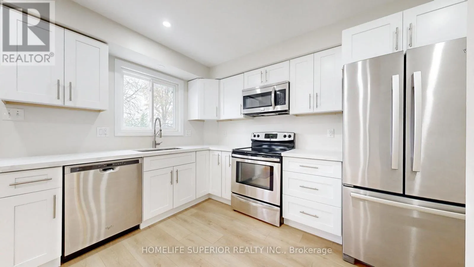 380 VANCOUVER CRESCENT