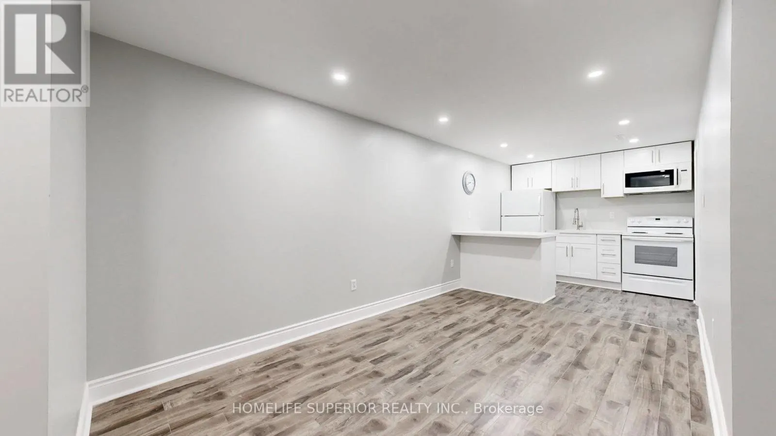 380 VANCOUVER CRESCENT
