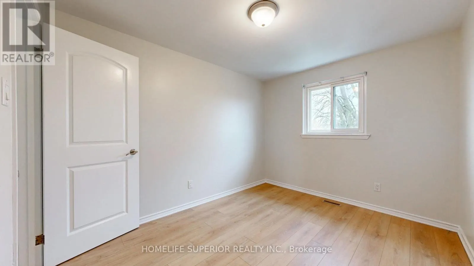 380 VANCOUVER CRESCENT