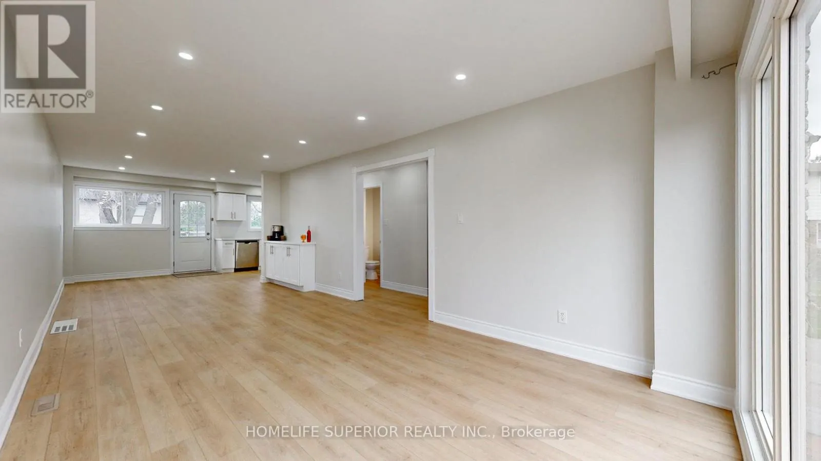 380 VANCOUVER CRESCENT