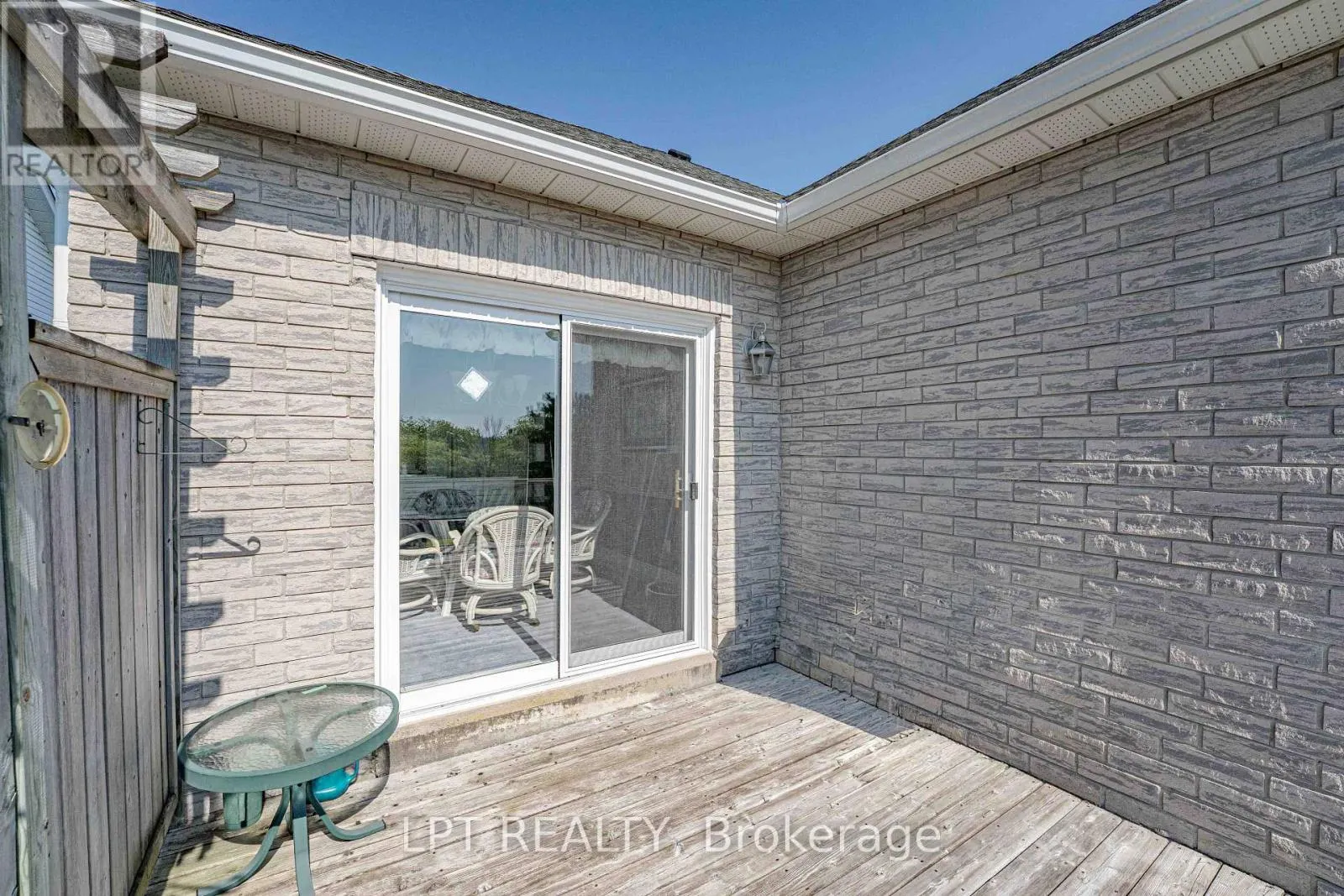 219 WATERBURY CRESCENT