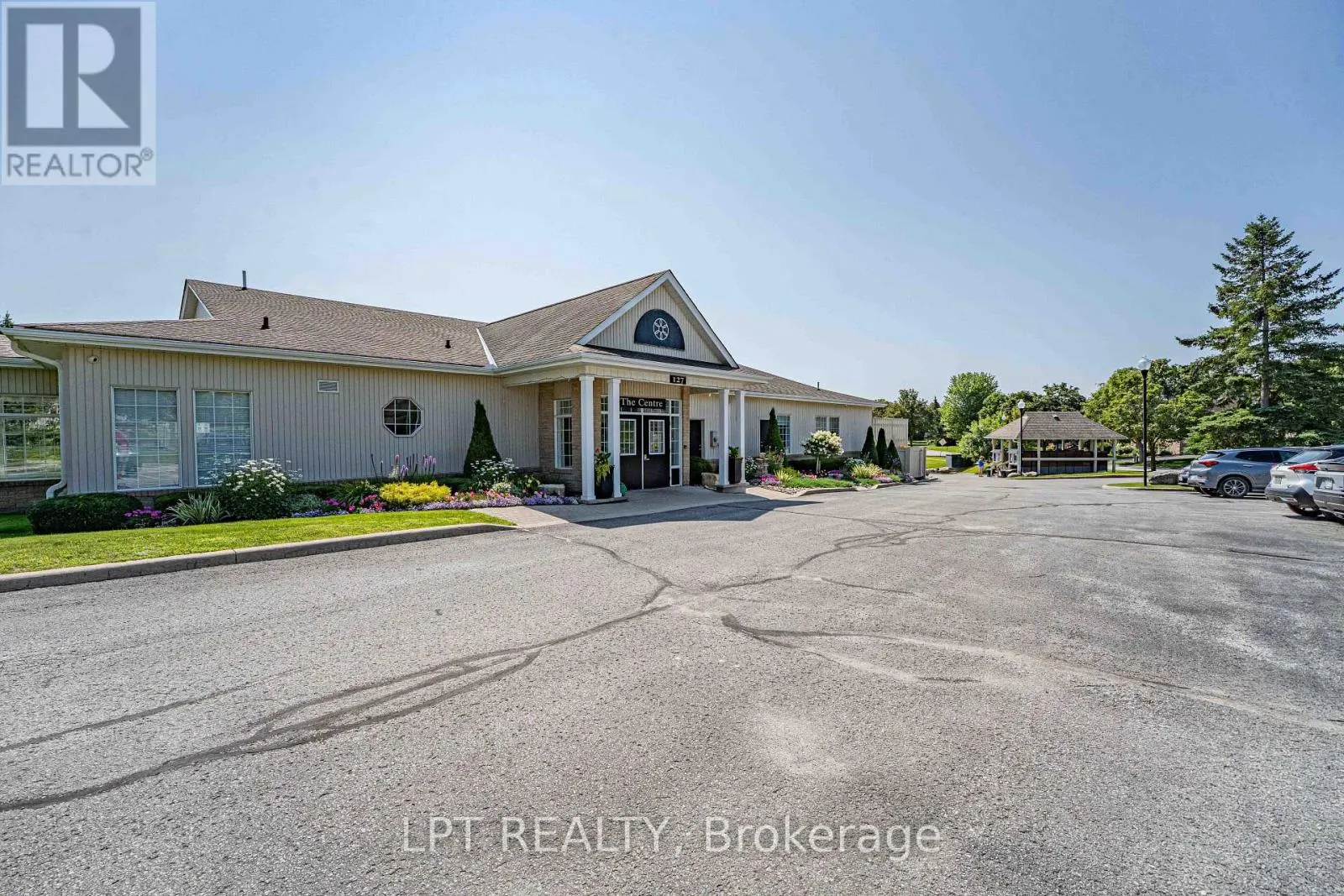 219 WATERBURY CRESCENT