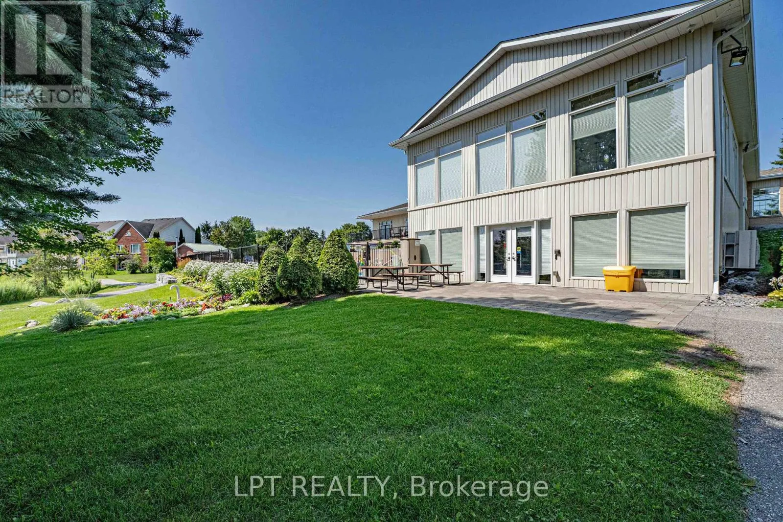 219 WATERBURY CRESCENT