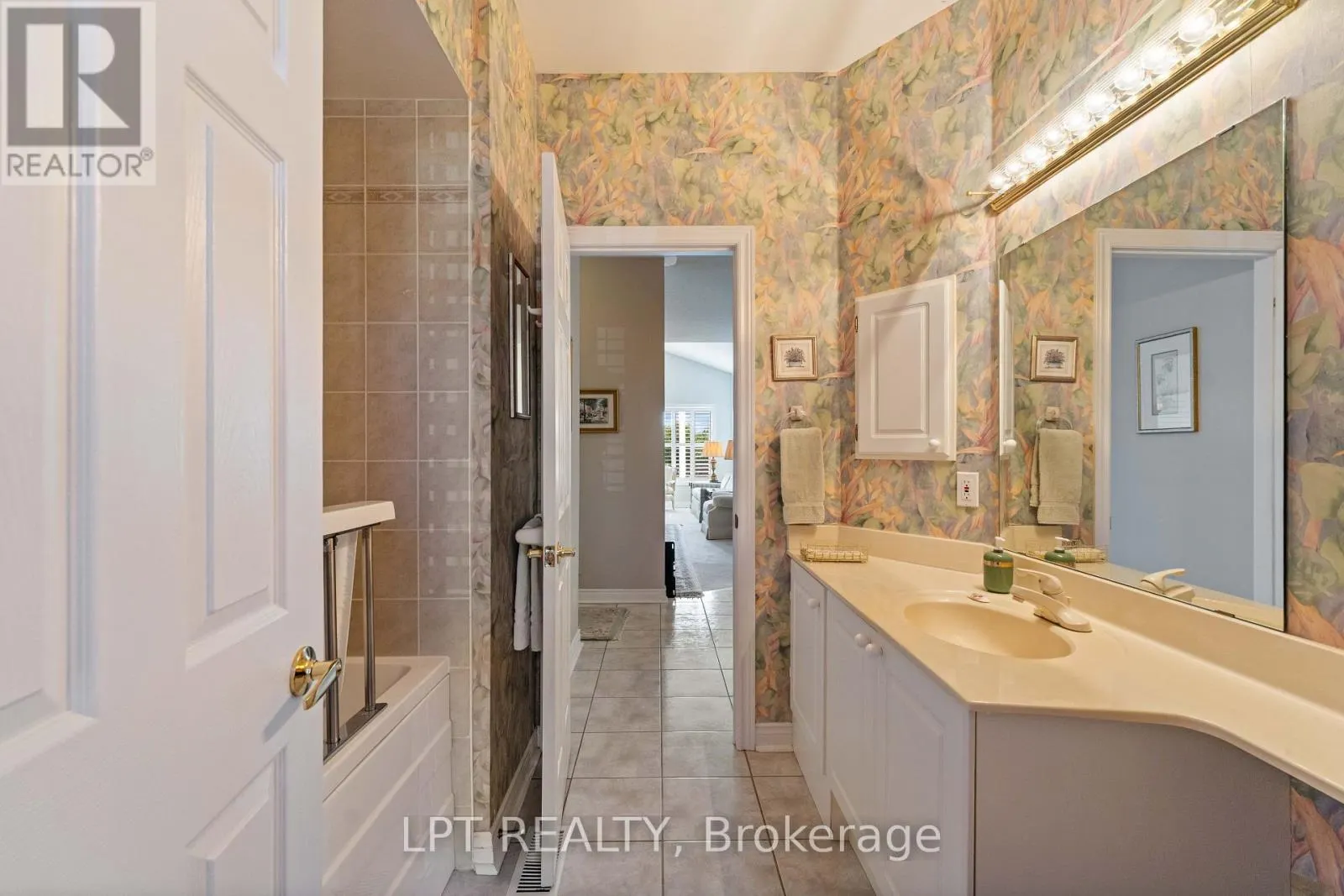 219 WATERBURY CRESCENT