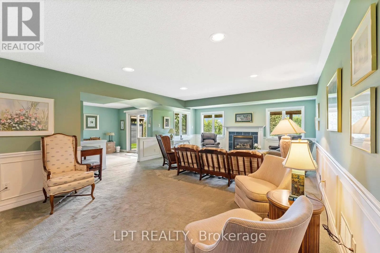 219 WATERBURY CRESCENT