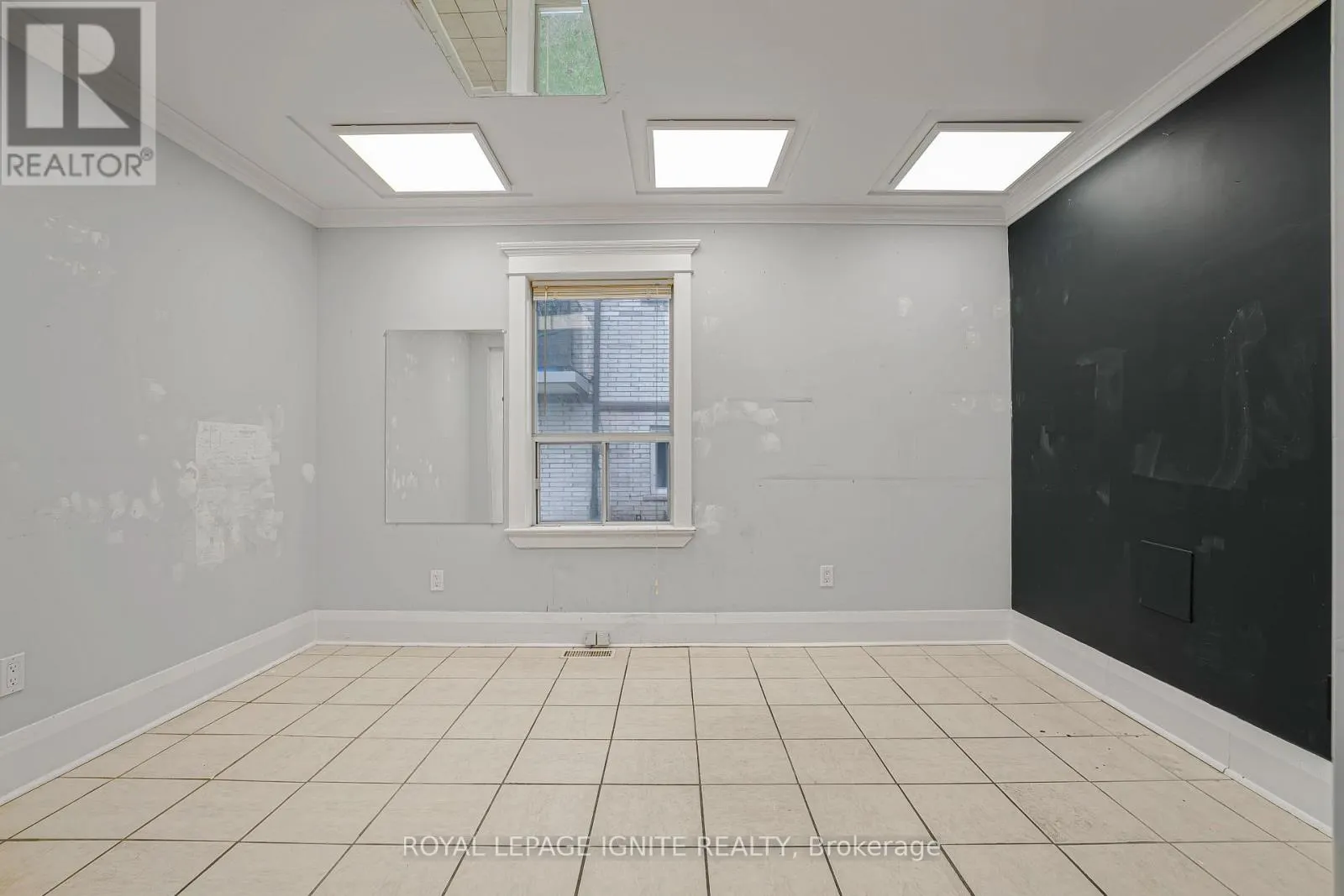 951 SIMCOE STREET N