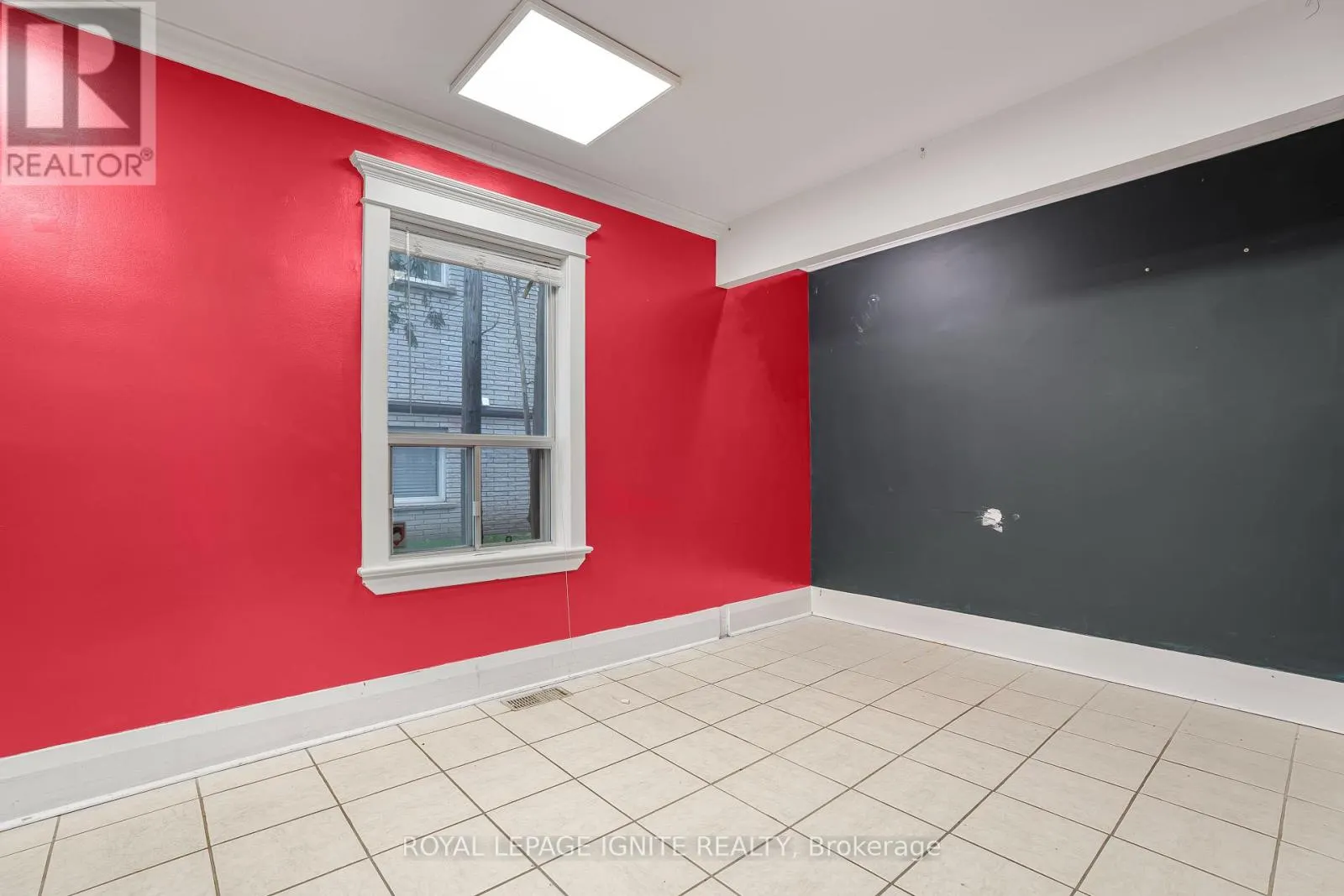951 SIMCOE STREET N