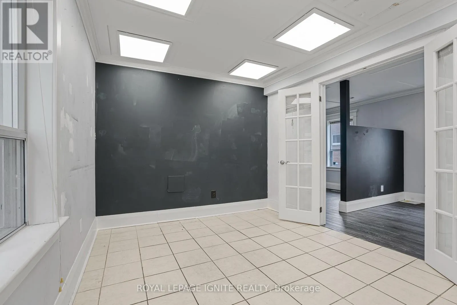 951 SIMCOE STREET N